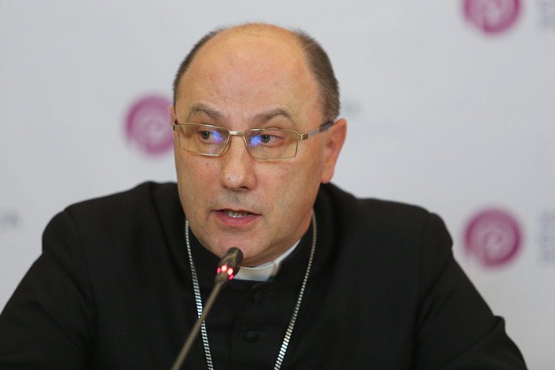 Polish Catholics Should be Willing to Accept Refugees, Says Top Bishop