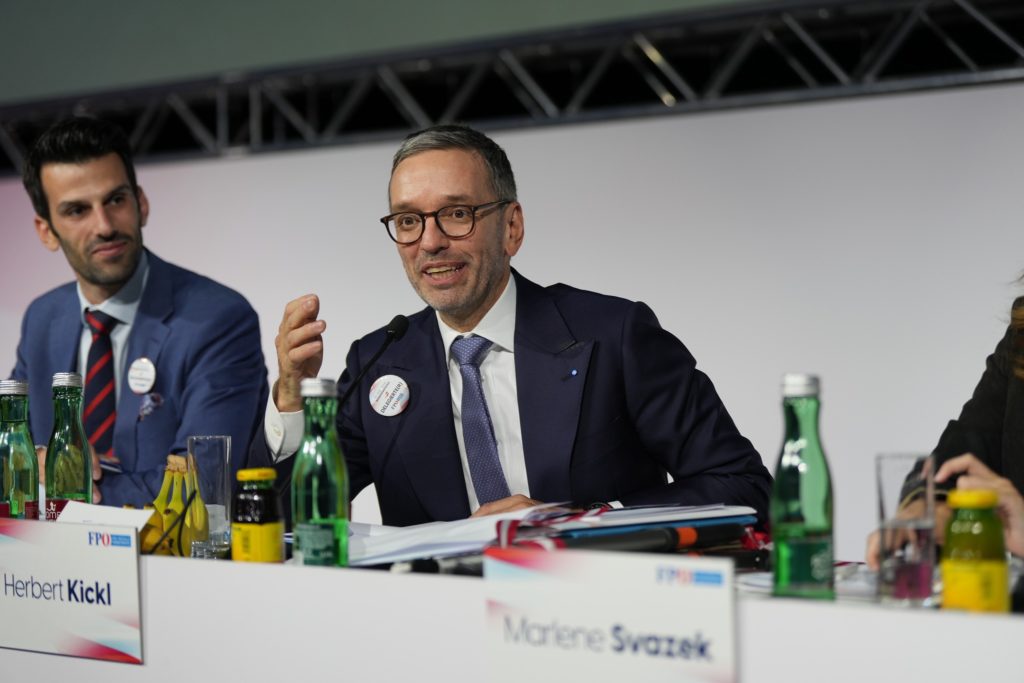Austria’s National Rightist FPÖ Tied for First Place, Poll Reveals 