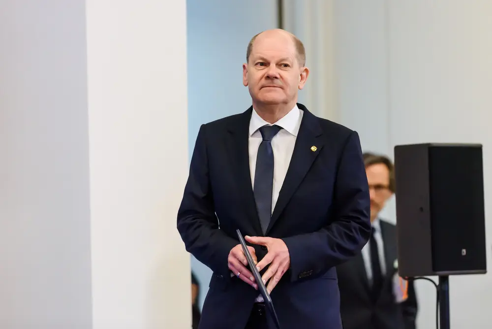 Scholz Adamant on Zero Fighter Planes for Ukraine