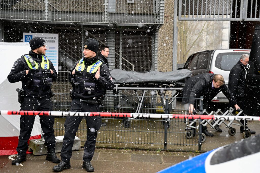 Hamburg Shooting Leaves Eight Dead