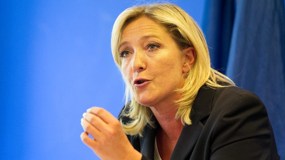 Le Pen Rebukes Russia Links Report