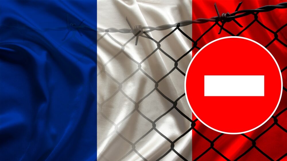 Poll: Nearly 7 in 10 French Favor Restricting Asylum Rights