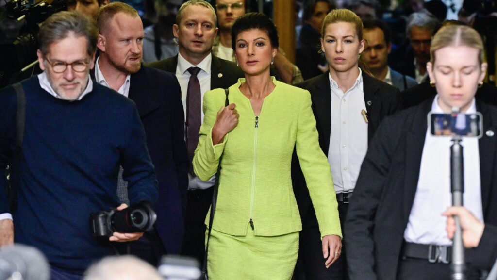 Germany: Wagenknecht Under Scrutiny for Choice of Bank