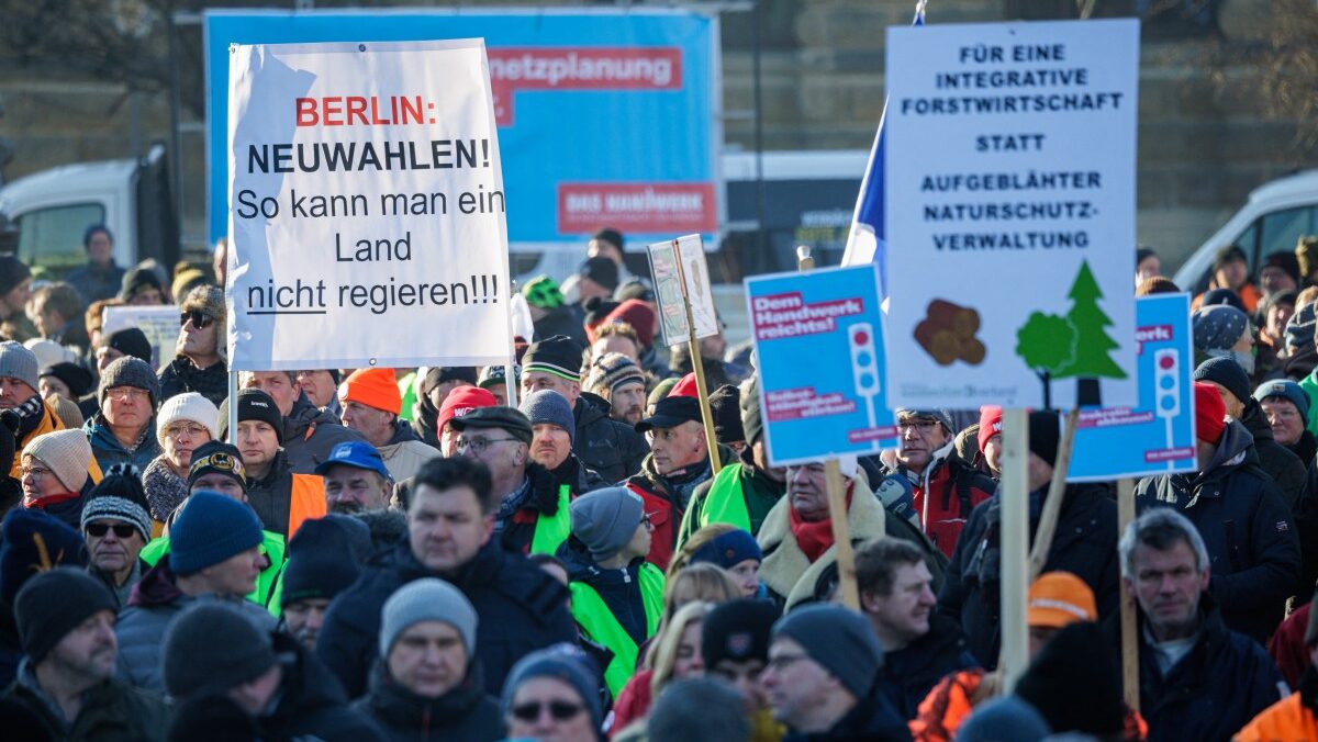 Diffamierung der „extremen Rechten“ schreckt die Proteste deutscher Bauern nicht ab ━ Europäische Konservative