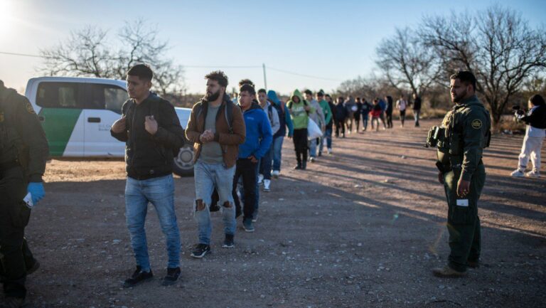 Migration: Texas Vows To Protect Itself Against Invasion at Border
