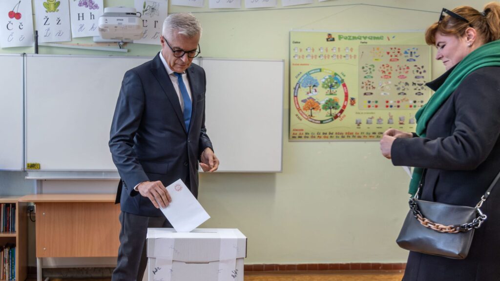 Slovakia April RunOff Vote To Determine Presidential Election ━ The