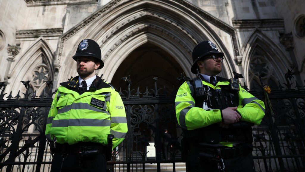 UK: Met Police Clash with St. George’s Day Crowd, Fueling ‘Two-Tier Policing’ Claims