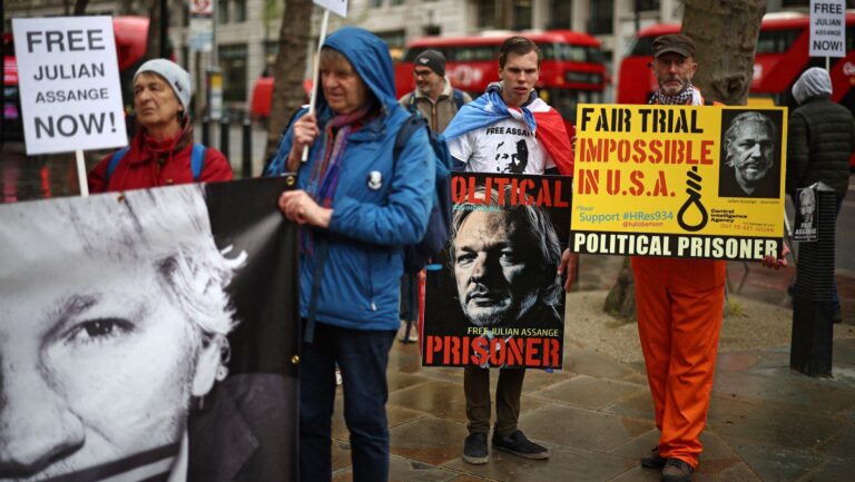 London: Assange Extradition Decision Scheduled for Monday