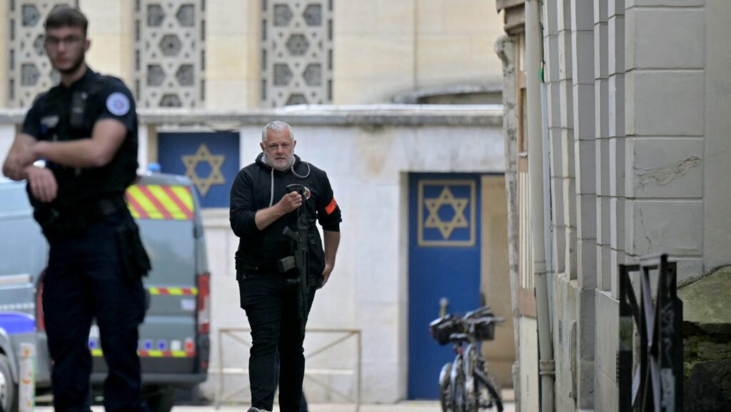 French Police Kill Armed Man Trying To Set Fire to Synagogue