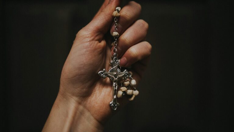 Spain: Peaceful Protesters Fined for Praying the Rosary