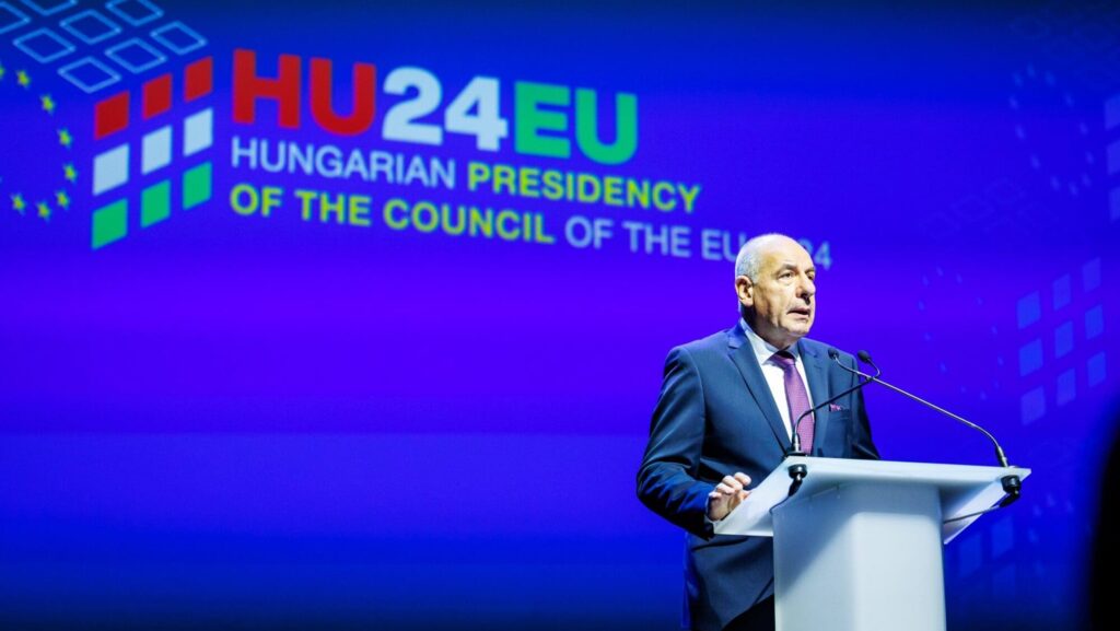 Hungarian President Strikes Conciliatory Tone at Council Presidency Launch