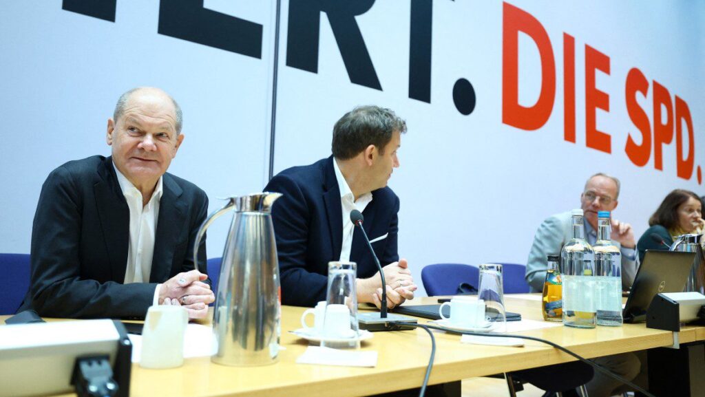 Scholz Accused of Delaying German Snap Elections