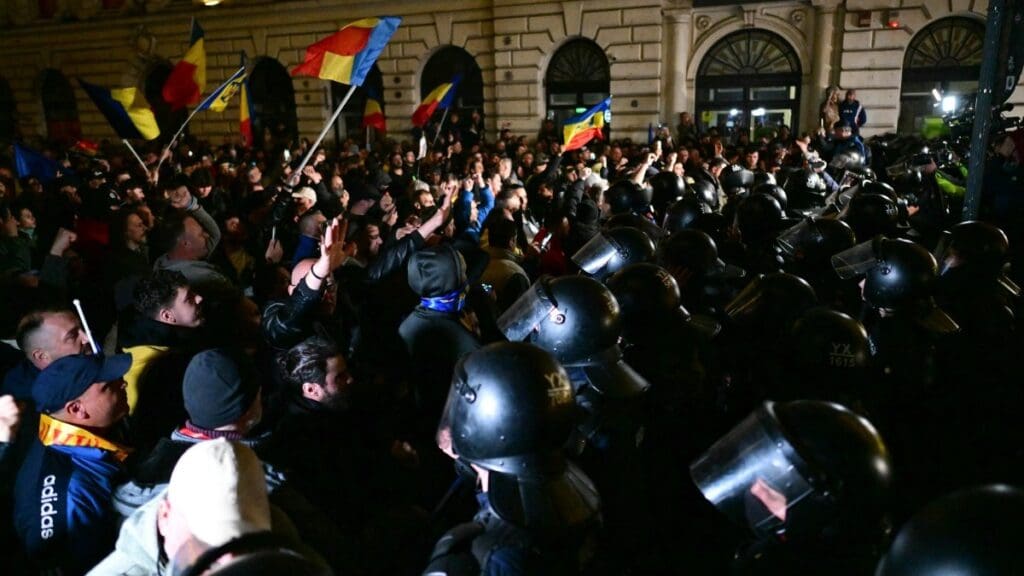 Supporters of Călin Georgescu protest the rejection of his candidacy in front of the Central Electoral Bureau, Bucharest, 9th March.