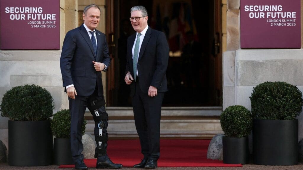 Polish PM Donald Tusk (L) and UK PM Keir Starmer on March 2, 2025 in London.