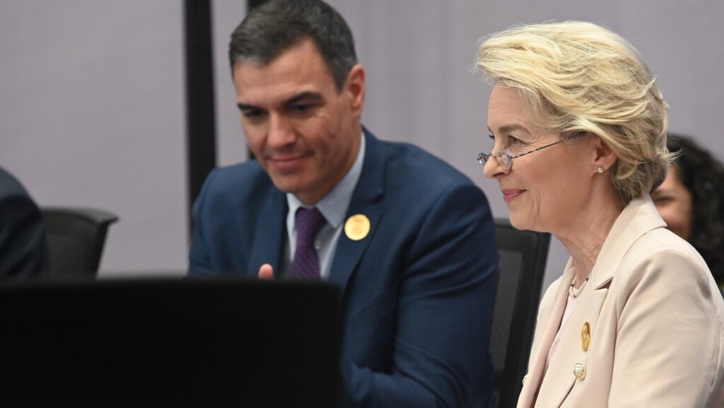Pedro Sanchez and Ursula von der Leyen