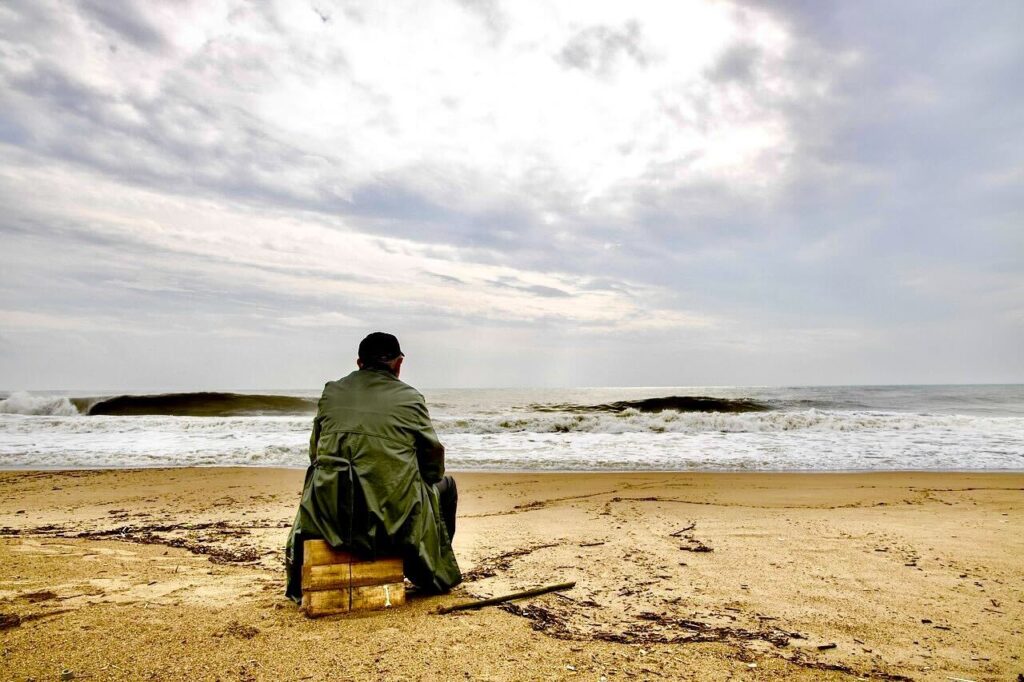 An “Island of Strangers” or an Island Without a Story