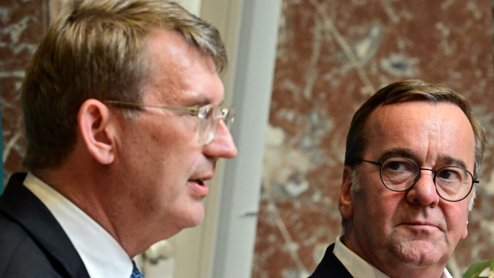 German Defence Minister Boris Pistorius (R) and Danish Defence Minister Troels Lund Poulsen