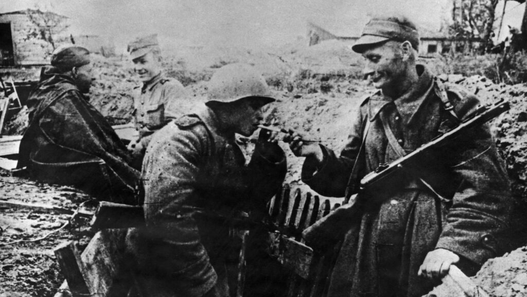 Picture taken in 1944 showing Polish and Soviet soldiers in ramparts on the front near Warsaw