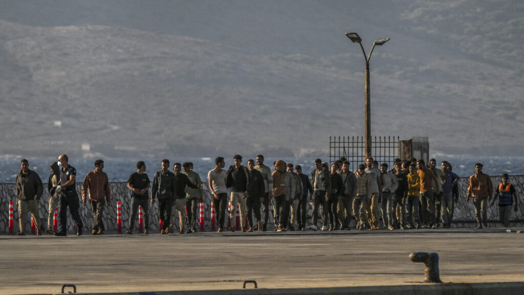 New Greek Law To Force Migrants Out or Lock Them Up