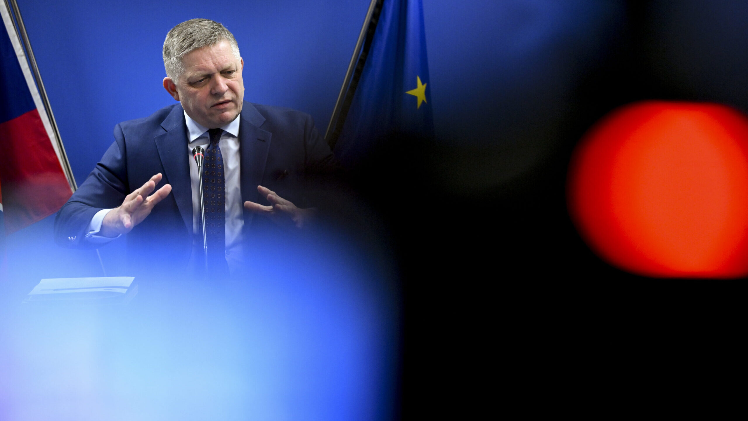 Fico making decisive gesture in front of EU and Slovakian flags