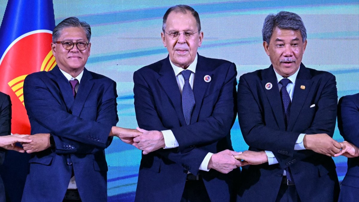 (L-R) Thailand's Vice Minister for Foreign Affairs Russ Jalichandra, Russia's Foreign Affairs Minister Sergei Lavrov and Malaysia's Foreign Affairs Minister Mohamad Hasan pose for a family photo as they attend the ASEAN Post-Ministerial Conference with Russia in Kuala Lumpur on July 10, 2025.