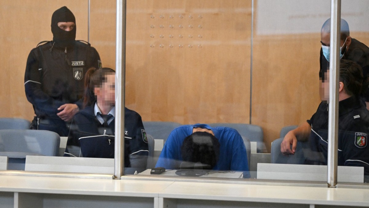 Syrian defendant Issa Al H. seen next to judicial officers in the dock in the courtroom in Düsseldorf, Germany, on May 27, 2025, at the start of his trial over a deadly knife attack that killed three people in August 2024 in Solingen.