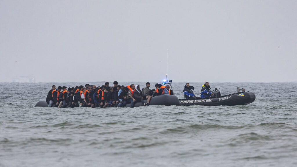 Nearly 1,000 Migrants Reach UK in Two Days