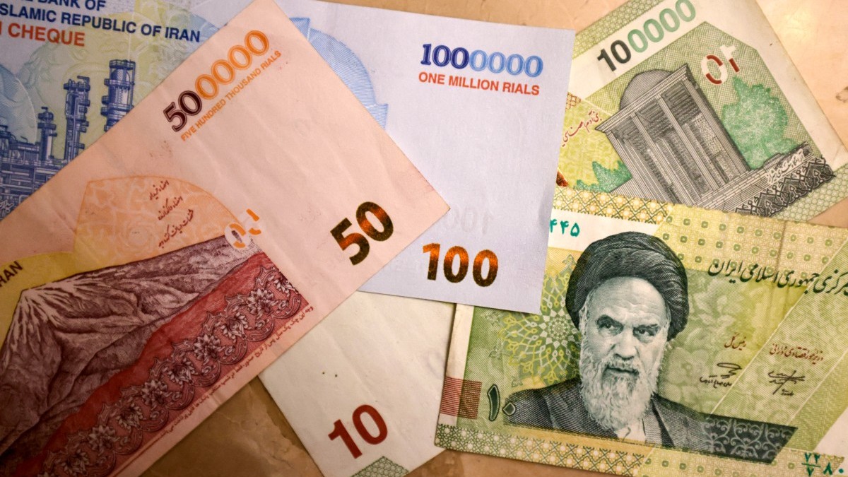 New Iranian bank notes of one million, 500,000, and 100,000 rials on August 3, 2025.