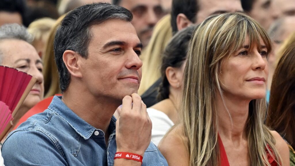 Spanish prime minister and candidate of the Spanish Socialist Party (PSOE), Pedro Sánchez (L) and his wife Begoña Gómez attend the campaign closing rally in the outskirts of Madrid on July 21, 2023.
