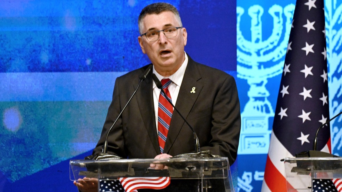 Israel’s Foreign Minister Gideon Saar speaks to members of a bipartisan delegation of American legislators at the Foreign Ministry in Jerusalem on September 15, 2025.