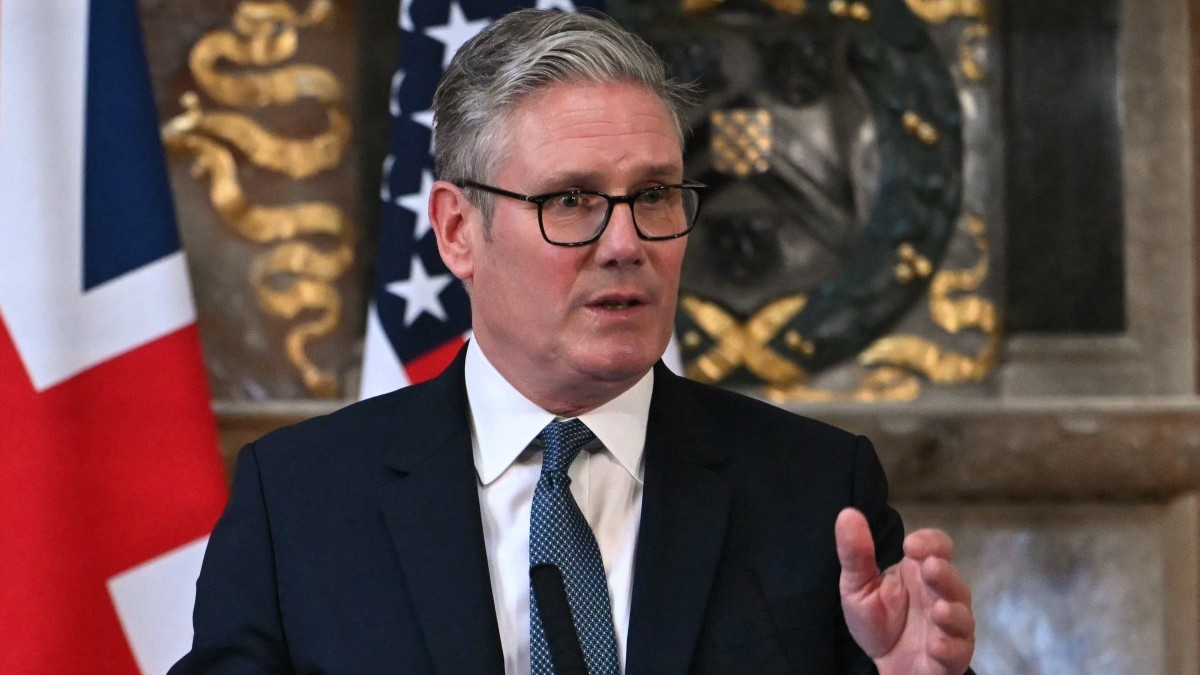 UK Prime Minister Keir Starmer gestures during a joint press conference with U.S. President Donald Trump (unseen) following their meeting at Chequers, in Aylesbury, central England, on September 18, 2025.
