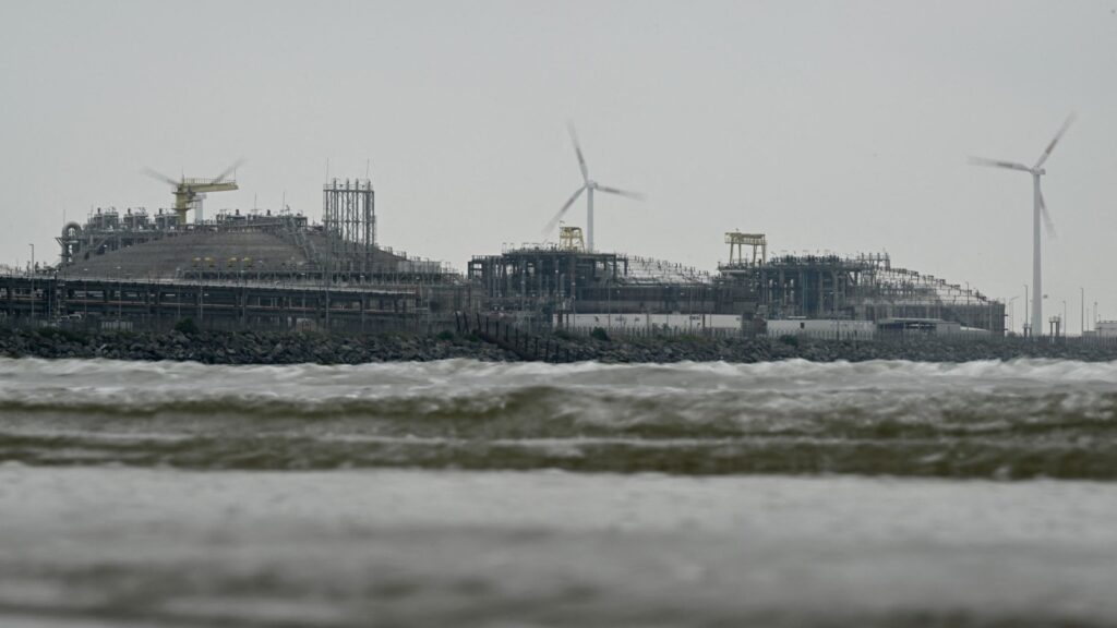 Fact-Checking: Europe Still Buys Russian Energy 