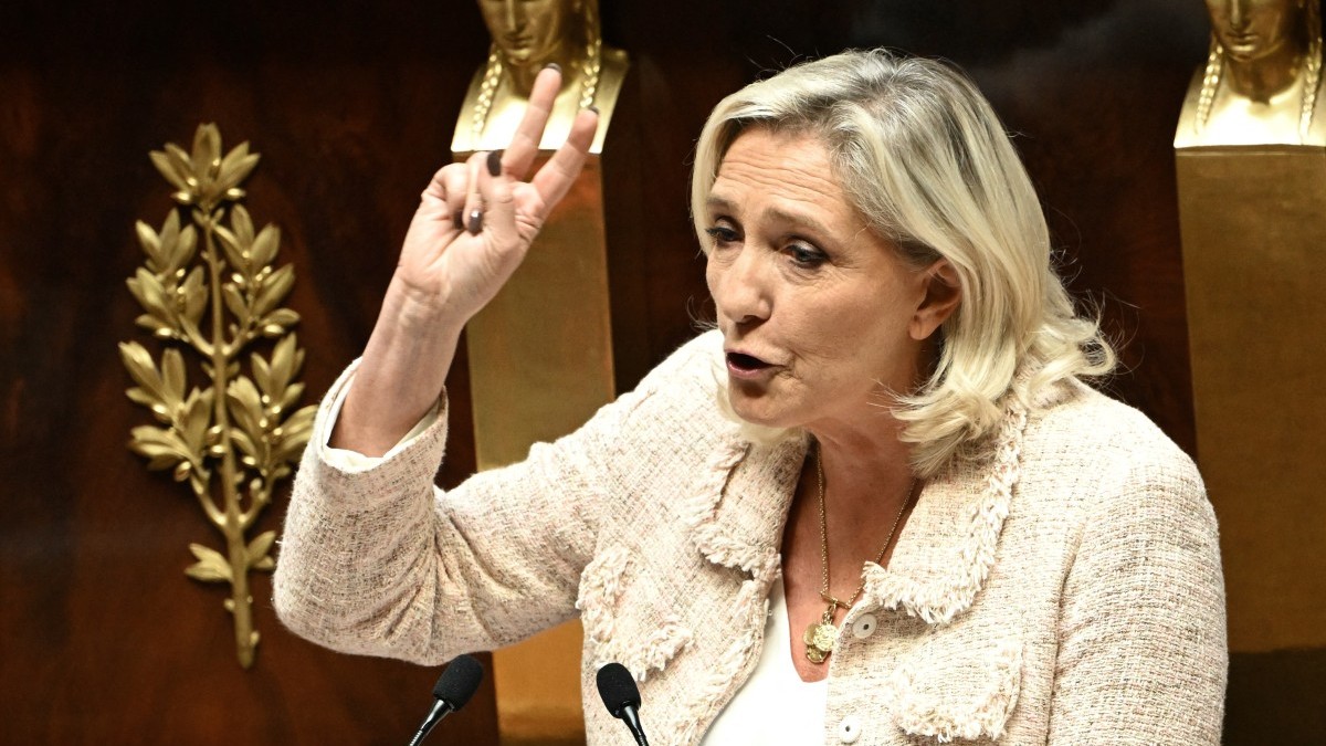 Head of Rassemblement National’s parliamentary group and three-time presidential candidate Marine Le Pen on Monday, September 8th, demanded that President Emmanuel Macron call snap legislative elections, arguing they are necessary to resolve the country’s ongoing political deadlock. “Holding the polls is not an option but an obligation,” Le Pen declared in the National Assembly. Her remarks came ahead of a confidence vote in the government of Prime Minister François Bayrou, which she predicted would mark “the end of the agony of a phantom government.” In her speech Le Pen accused the government was a government in name only and never steered the country away from dangers. She called for a great reset, starting with the resignation of President Macron to make way for solving the problems of the Republic. “Mr. Macron must resolve to step away from his role as majority leader and finally assume, if he is capable, his role as President of the Republic. In these circumstances, the President has only one option: to call new elections,” said Le Pen in her address. Le Pen accused President Macron of influencing party politics and acting out of self interest. “I hear that there will be no dissolution because ‘Emmanuel Macron would have no interest in it.’ Neither the rules of democracy nor the Constitution provide for the President of the Republic to act out of self-interest,” explained Le Pen to the fired-up crowd. She added, “He must act out of duty and in the best interests of the country.” Le Pen announced that her party will accept the result of an early election and promised If the people give us the honor of a clear mandate … an absolute majority, we will go to Matignon to implement, without waiting for the presidential election, a program of national recovery. Le Pen was attacked through France’s legal system and banned from running for office just at a time when the RN leader and her party saw a rapid rise in the polls amid growing discontent in the reigning establishment.