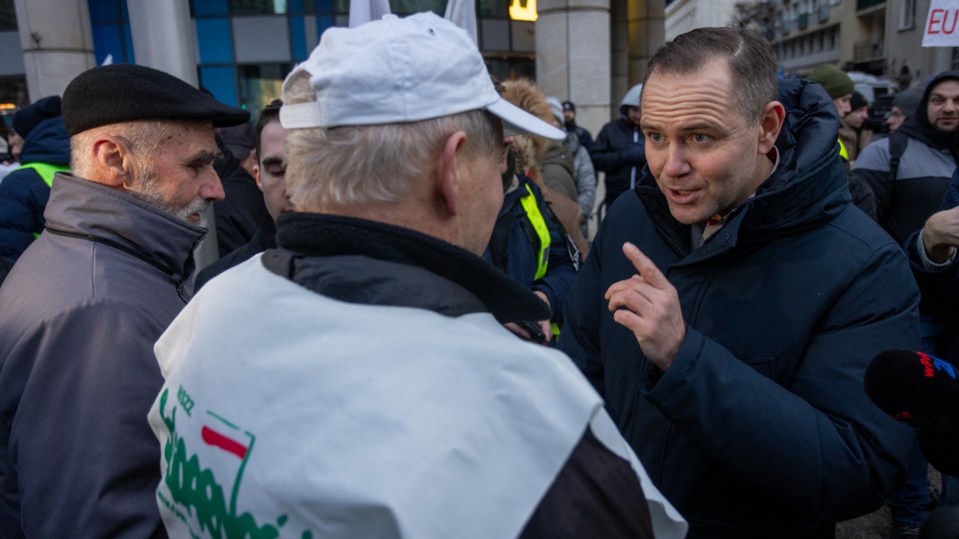 Karol Nawrocki talks with demonstrators outside the European Union Commission representation in Warsaw, Poland, on January 3, 2025 during a protest of farmers against the European Union’s agricultural policies, the Mercosur agreement and the Green Deal.
