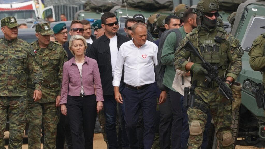 Polish Prime Minister Donald Tusk and President of European Commission Ursula von der Leyen visit the fence at the Poland/Belarus border on August 25, 2025 in Krynki, eastern Poland.