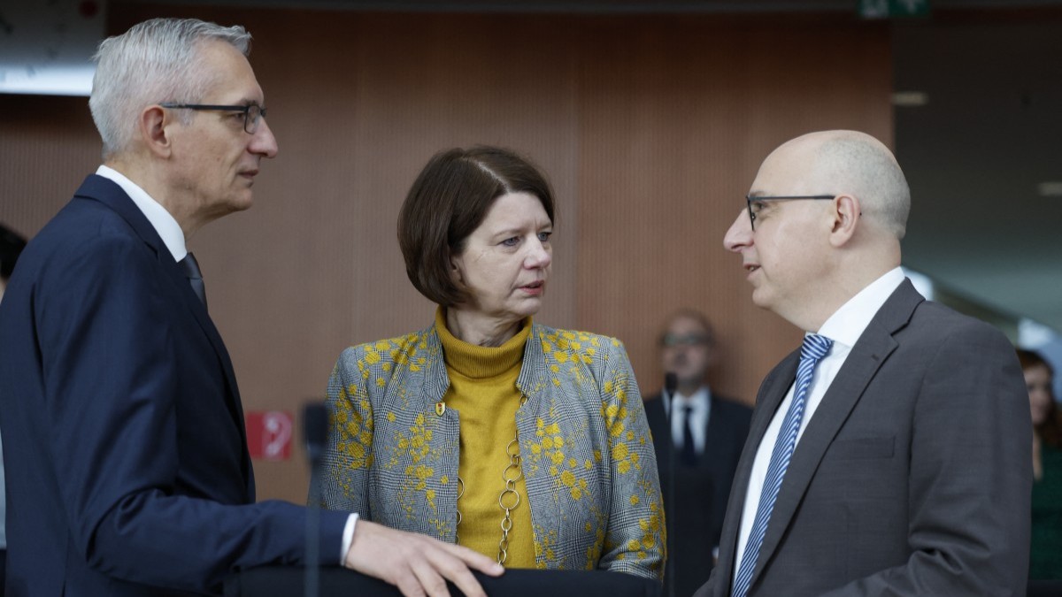 President of the Federal Intelligence Service (BND), Martin Jäger, Head of the Office for the Protection of the Constitution, Sinan Selen (R) and president of the Military Counterintelligence Service (MAD), Martina Rosenberg talk ahead a hearing by a Bundestag oversight committee in Berlin, on October 13, 2025.