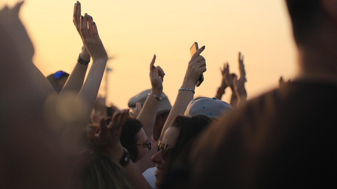 People at a concert (illustration) Pixabay