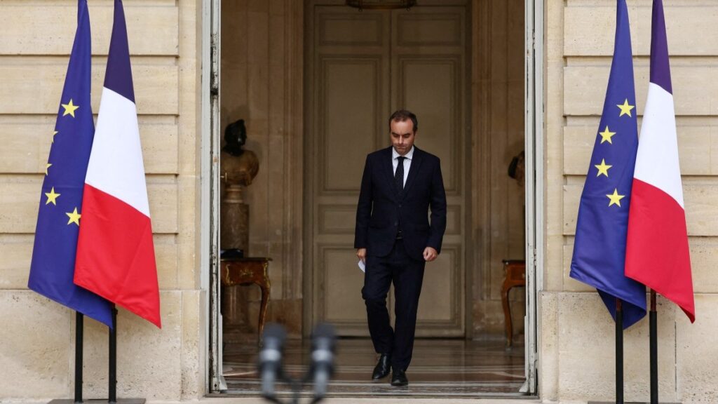 France Faces Deepening Crisis as PM Steps Down Hours After Cabinet Reveal