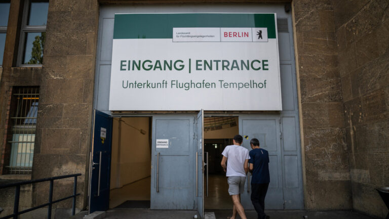 Nearly One Million Rejected Asylum Seekers Still Living in Germany