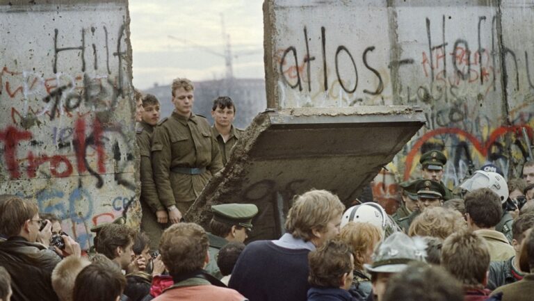 fall of berlin wall 1989