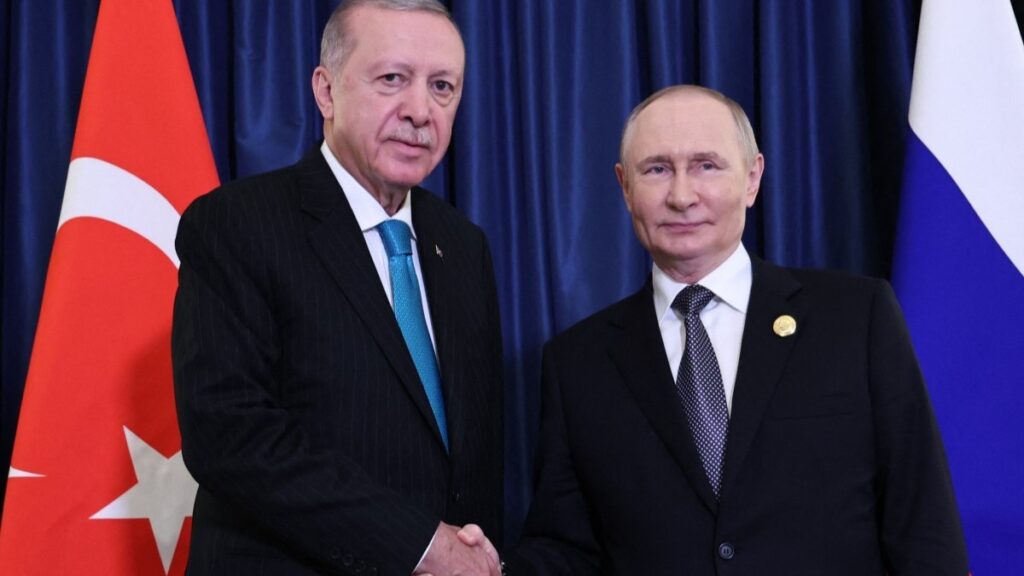 Erdoğan Reiterates Offer To Serve as Mediator in Ukraine Talks in Phone Call with Putin