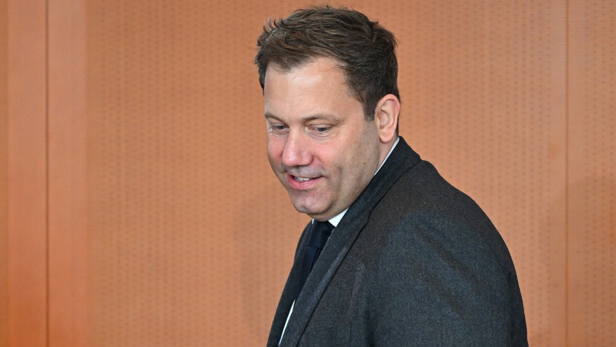 German Finance Minister and Vice Chancellor Lars Klingbeil arrives to the weekly meeting of the German cabinet on October 22, 2025 at the Chancellery in Berlin.