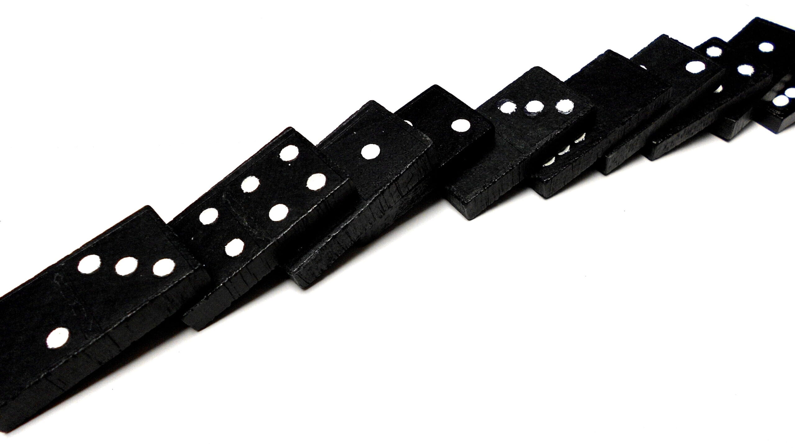 Portuguese Establishment Media Are Collapsing Like Dominoes