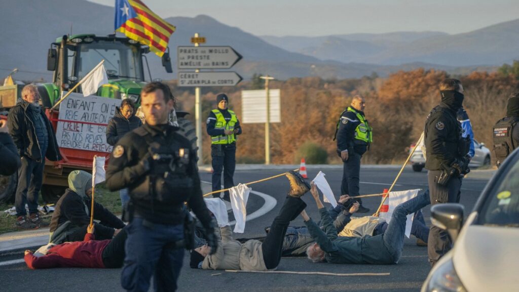 France Brought to a Standstill by Angry Farmers