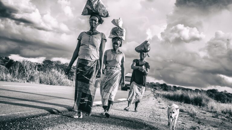 Guinean women returning from the fields at the end of the workday