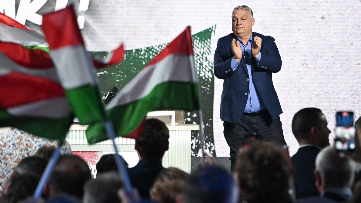 Hungarian Prime Minister and chairman of Fidesz Viktor Orbán bids farewell to supporters at the local sports hall of Kecskemét on December 6, 2025, at the end of a meeting of the Digital Civic Circles.