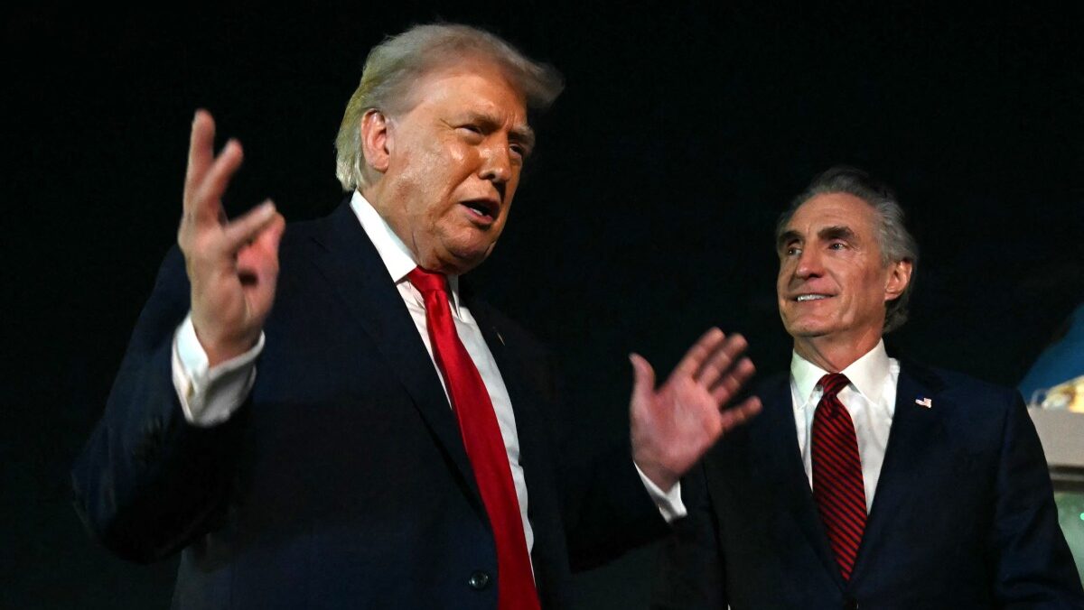 Trump Puts Macron’s Message Public as Greenland Row Grows