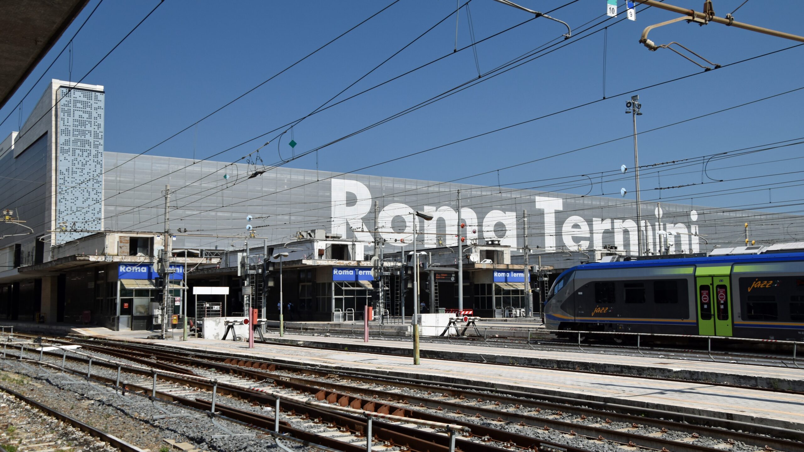 Two People Critically Injured Following Immigrant Gang Attacks in Rome