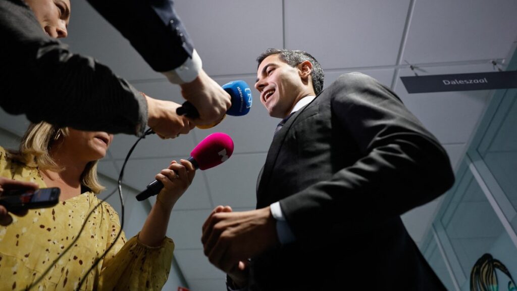 Leader of D66 (Democrats 66) Rob Jetten speaks to journalists at the Lower House, the day after the Dutch parliamentary election vote, in The Hague, on October 30, 2025.