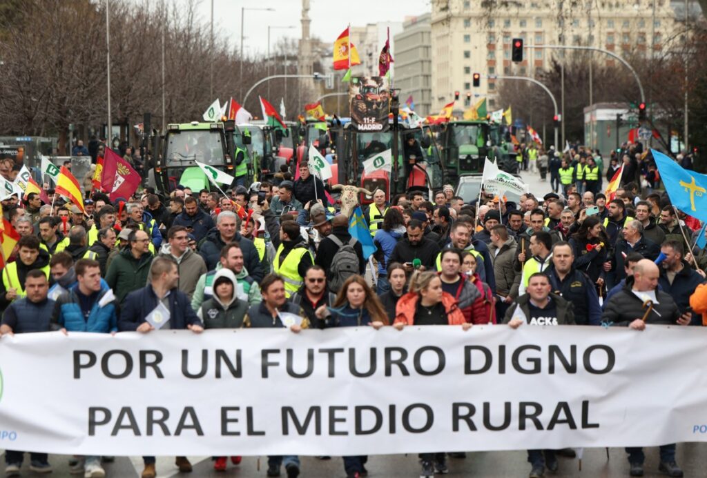 Spanish Farmers Flood Madrid with Tractors in Protest Against Mercosur Deal
